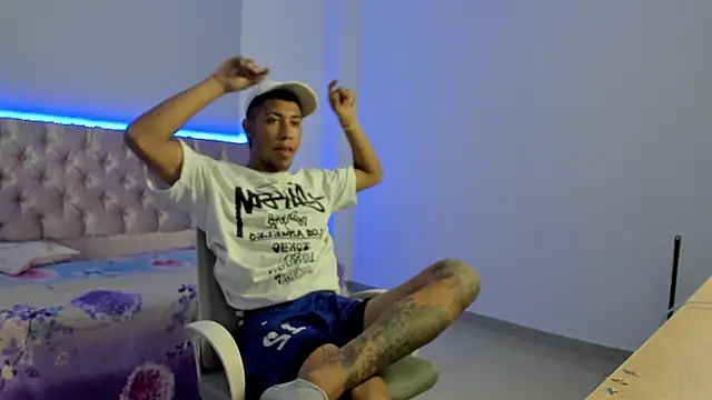 Snapshot of israel_master77 chatting on 10-10-25, 03:18 israel master77 online show from 10-10-25, 03:18