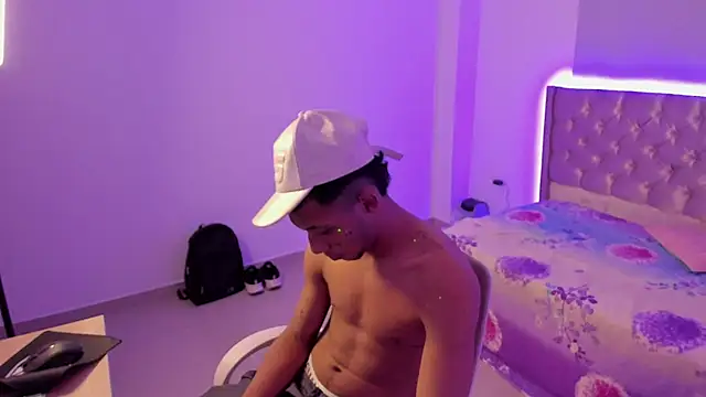 Snapshot of israel_master77 chatting on 10-09-25, 04:35 israel master77 online show from 10-09-25, 04:35