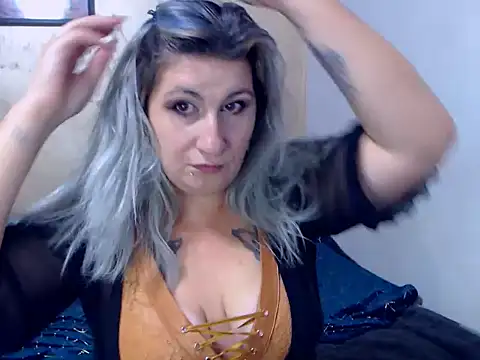 Snapshot of LilithGreenn chatting on 10-15-25, 05:39 LilithGreenn online show from 10-15-25, 05:39