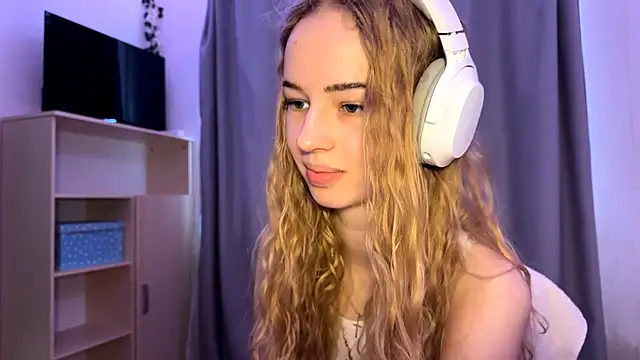 LunaCrave online show from 10-22-25, 09:42