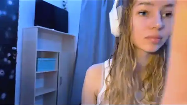 LunaCrave online show from 11-04-25, 11:03