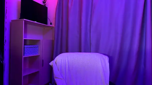 LunaCrave online show from 11-27-25, 02:39