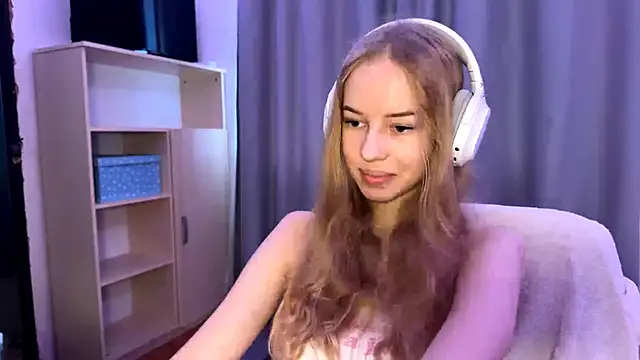 LunaCrave online show from 10-20-25, 09:54