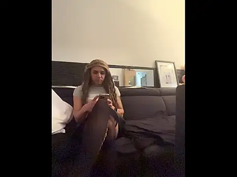 luziaaa92 online show from 10-13-25, 02:18