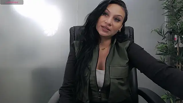 YaraXCox online show from 11-21-25, 05:06