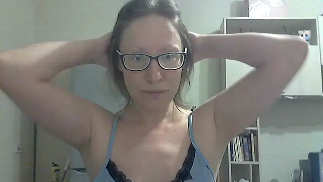 Snapshot of Tavriona chatting on 02-20-26, 01:46 Tavriona online show from 02-20-26, 01:46