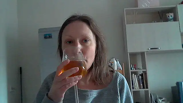 Snapshot of Tavriona chatting on 02-19-26, 11:18 Tavriona online show from 02-19-26, 11:18