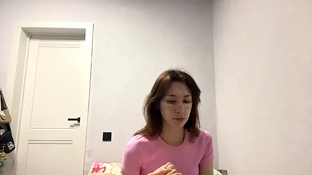 Snapshot of WildPeachh chatting on 10-21-25, 06:18 WildPeachh online show from 10-21-25, 06:18