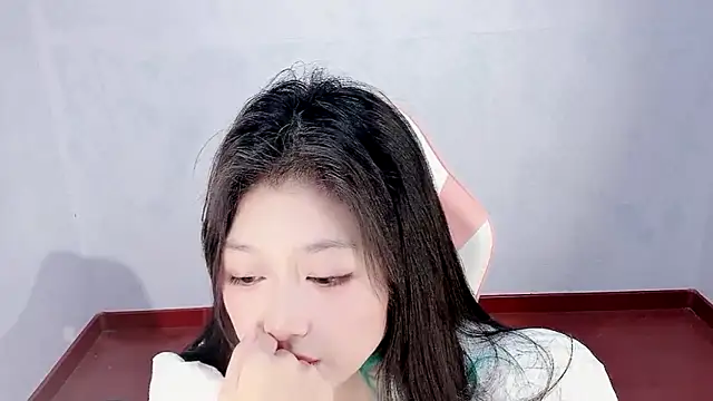 -chenchen online show from 10-18-25, 02:19