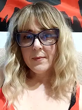 Amelialove42 online show from 04-13-26, 04:55