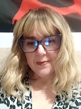 Amelialove42 online show from 04-18-26, 07:40