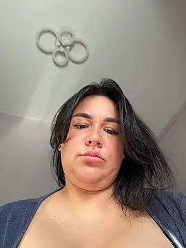 Snapshot of SwittieKendra chatting on 05-18-26, 06:29 SwittieKendra online show from 05-18-26, 06:29