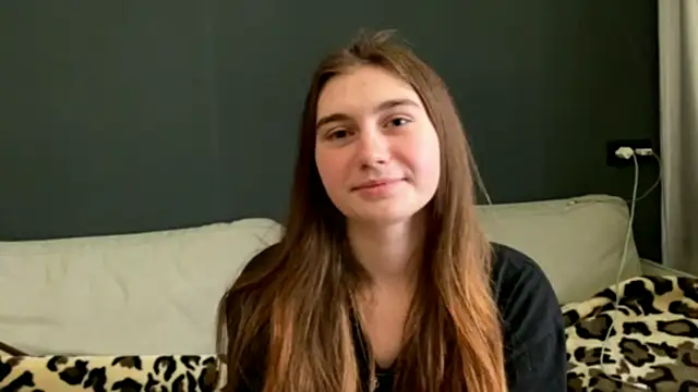 Snapshot of SueannHoffpauir chatting on 10-15-25, 06:22 SueannHoffpauir online show from 10-15-25, 06:22