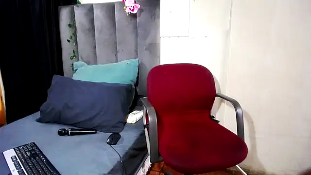 Kelly-001 online show from 12-04-25, 01:54