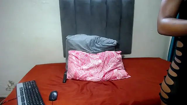 Kelly-001 online show from 12-18-25, 09:40