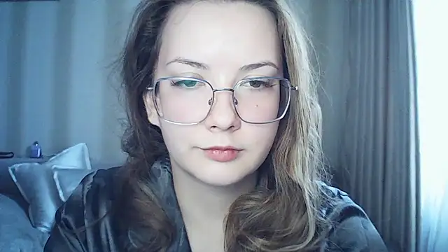 Snapshot of MoodieMira chatting on 02-18-26, 01:07 MoodieMira online show from 02-18-26, 01:07