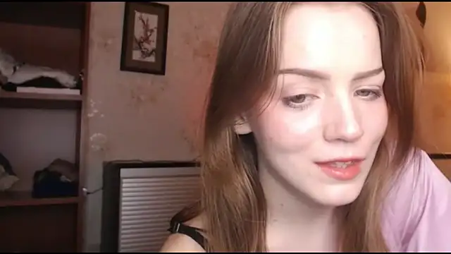 Snapshot of Olivia_Mensy chatting on 10-09-25, 10:32 Olivia Mensy online show from 10-09-25, 10:32