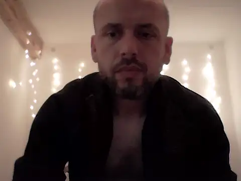 Snapshot of Mike_3789 chatting on 10-10-25, 11:00 Mike 3789 online show from 10-10-25, 11:00