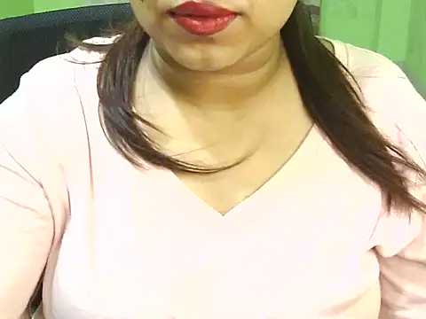 Snapshot of Kiara_pari chatting on 10-19-25, 10:01 Kiara pari online show from 10-19-25, 10:01
