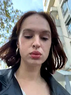 Snapshot of ManhattanAffair chatting on 10-31-25, 01:30 ManhattanAffair online show from 10-31-25, 01:30