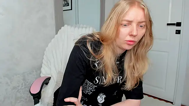 Snapshot of SundyRose chatting on 05-17-26, 08:58 SundyRose online show from 05-17-26, 08:58