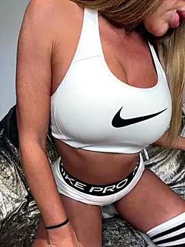 MrsCharlottFox online show from 11-14-25, 01:37