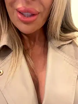 MrsCharlottFox online show from 01-10-26, 04:02