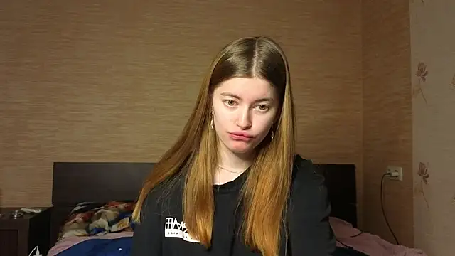 EmiliaCouple online show from 06-29-26, 11:32