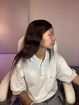 Ninfa pink online show from 11-29-25, 05:35