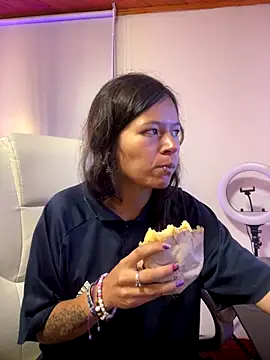 Ninfa pink online show from 11-21-25, 09:14