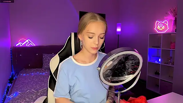 EvaPeace online show from 03-23-26, 01:33