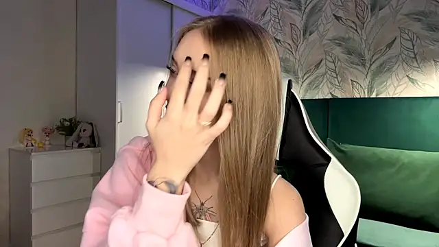 EvaPeace online show from 10-28-25, 04:17