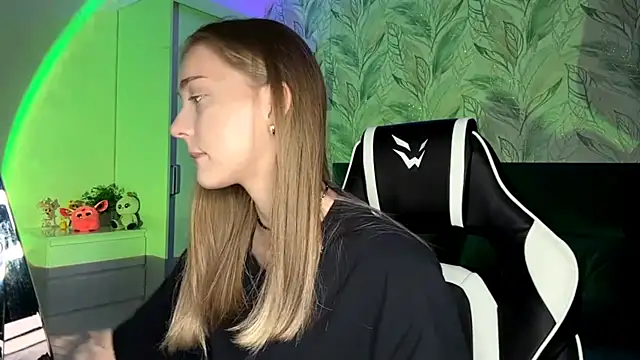 EvaPeace online show from 11-12-25, 05:28