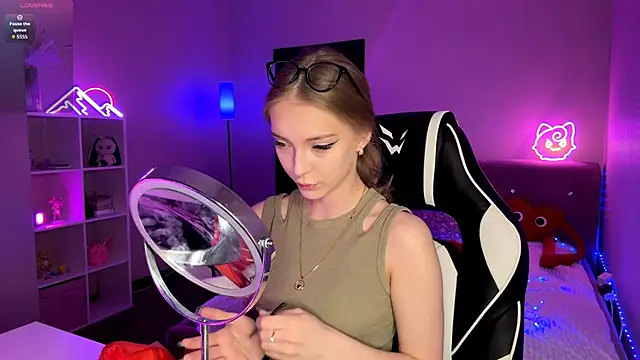 EvaPeace online show from 03-25-26, 01:21