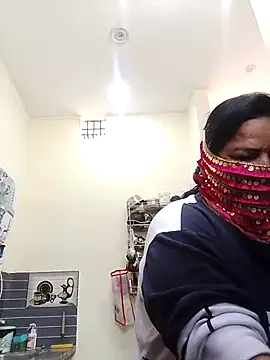 Honey-26 online show from 11-17-25, 06:39