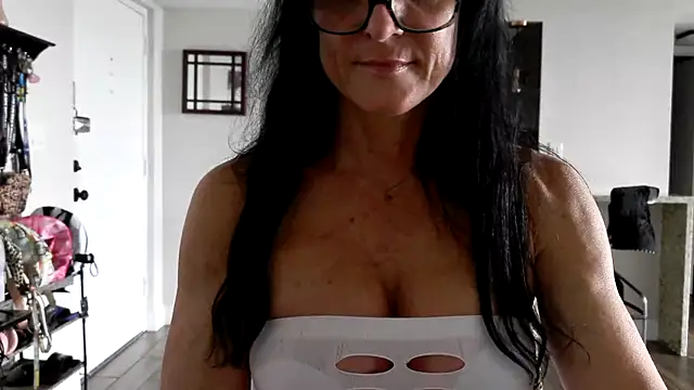 Snapshot of carothepro chatting on 10-19-25, 03:59 carothepro online show from 10-19-25, 03:59