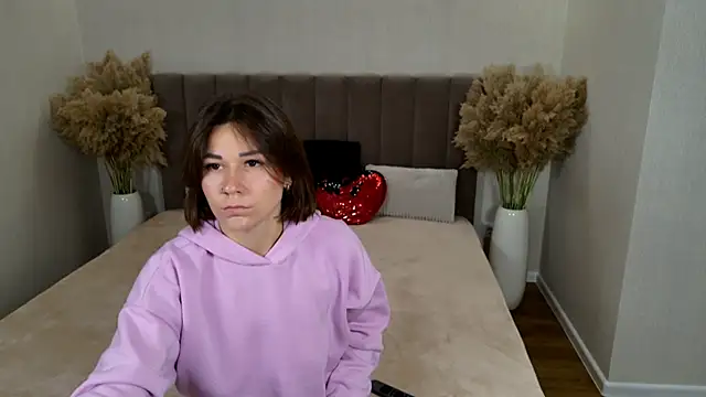 EdenSolis online show from 10-28-25, 07:07