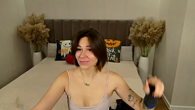 EdenSolis online show from 10-30-25, 06:23