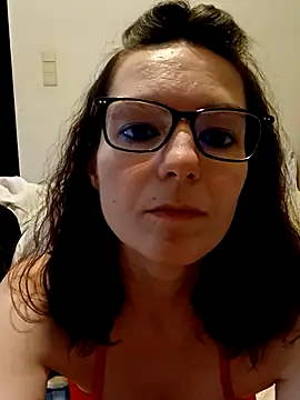 labellerose online show from 12-18-25, 06:12