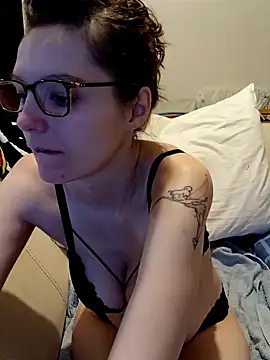 Snapshot of labellerose chatting on 01-18-26, 06:00 labellerose online show from 01-18-26, 06:00