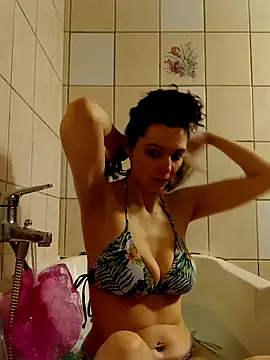 labellerose online show from 12-17-25, 06:13