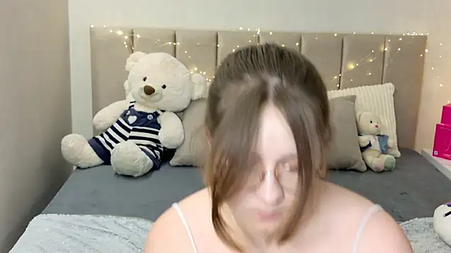 Snapshot of Briarx chatting on 05-19-26, 10:17 Briarx online show from 05-19-26, 10:17