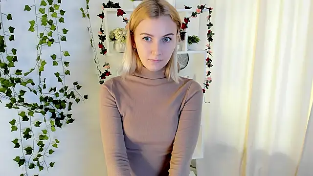 CeIenaLafler online show from 10-12-25, 05:53