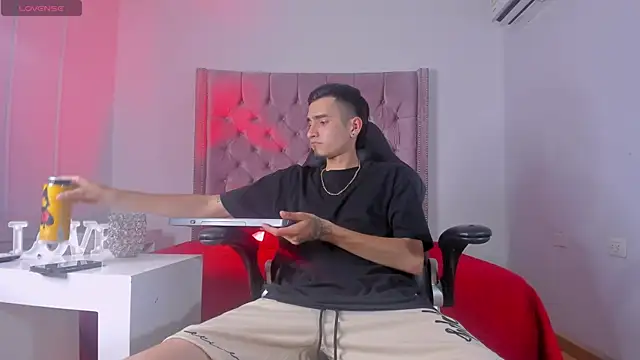 Ethan Boy  online show from 10-13-25, 08:21