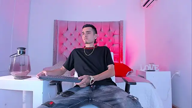 Ethan Boy  online show from 10-16-25, 07:55
