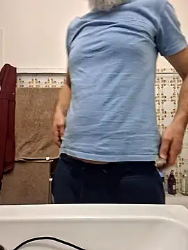 Snapshot of suisseitalie chatting on 10-16-25, 06:16 suisseitalie online show from 10-16-25, 06:16