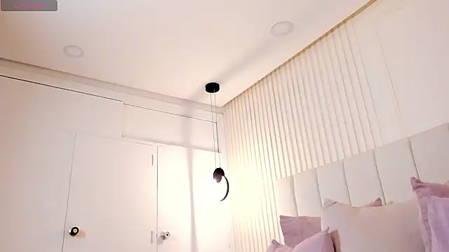 amira sanz online show from 11-12-25, 04:05