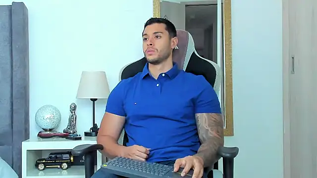 Snapshot of Ken_mailik1 chatting on 04-27-26, 10:08 Ken mailik1 online show from 04-27-26, 10:08