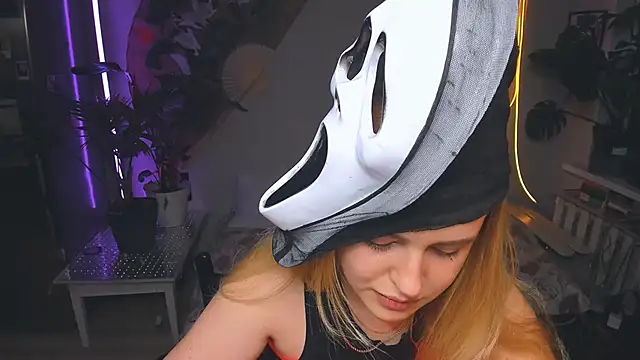 Snapshot of Alexa__Pirs chatting on 10-17-25, 03:47 Alexa Pirs online show from 10-17-25, 03:47