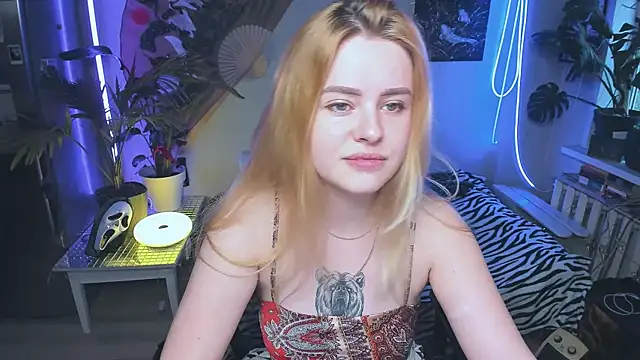 Snapshot of Alexa__Pirs chatting on 10-22-25, 01:21 Alexa Pirs online show from 10-22-25, 01:21